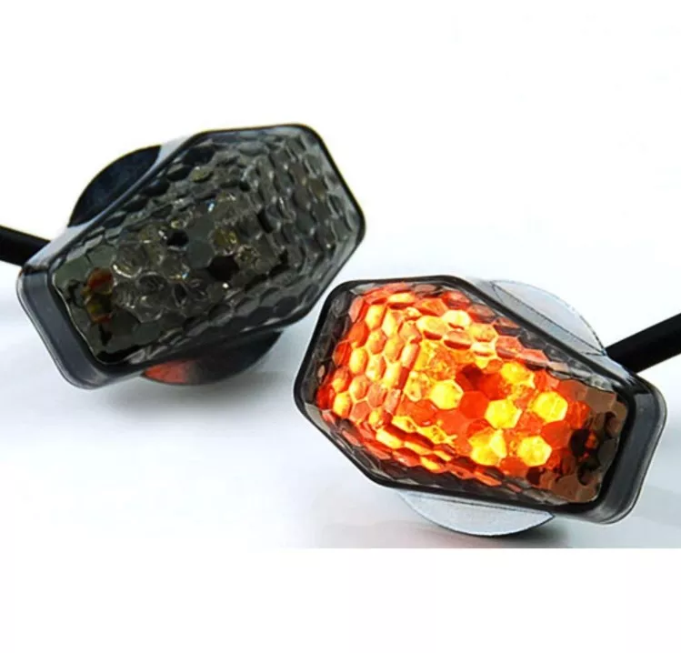 Motorcycle LED Turn Signals Motorcycle LED Turn Signal Lights - Universal 12V Triangle Flush Mount Indicators (2 Pack) Universal Bike Lights - Foto 13
