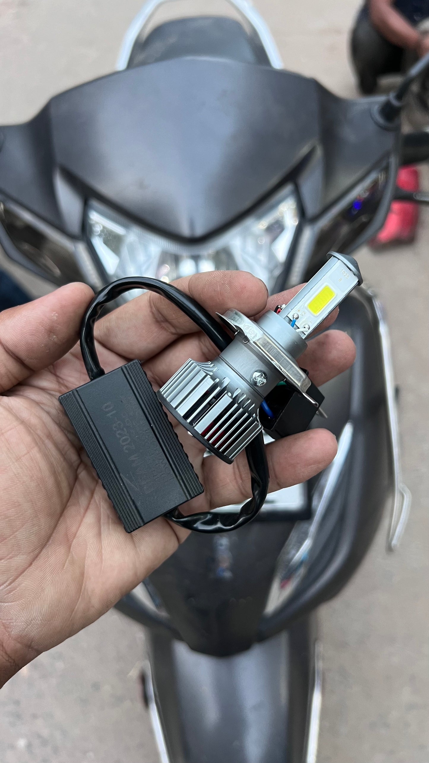 Z-Beam Front Headlight Bulb High Brightness Universal For All Bikes, Motorcycle, Scooty 12V-80V, 40W) H4 White LED Headlight High Low Beam with Cooling Fan Conversion Kit