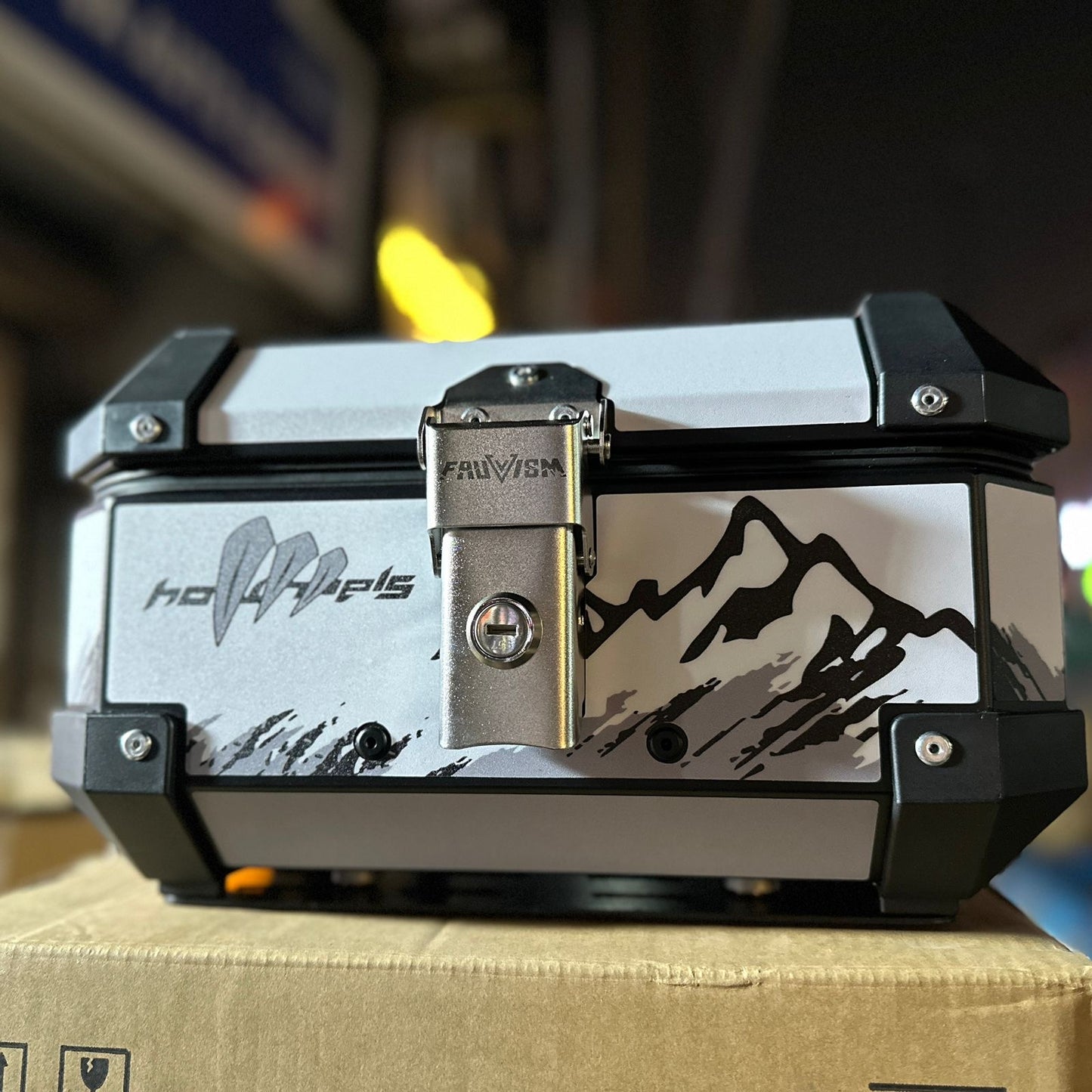 Waterproof Aluminum Alloy Motorcycle Rear Box Top Case
Luggage and Toolbox for Motorbikes