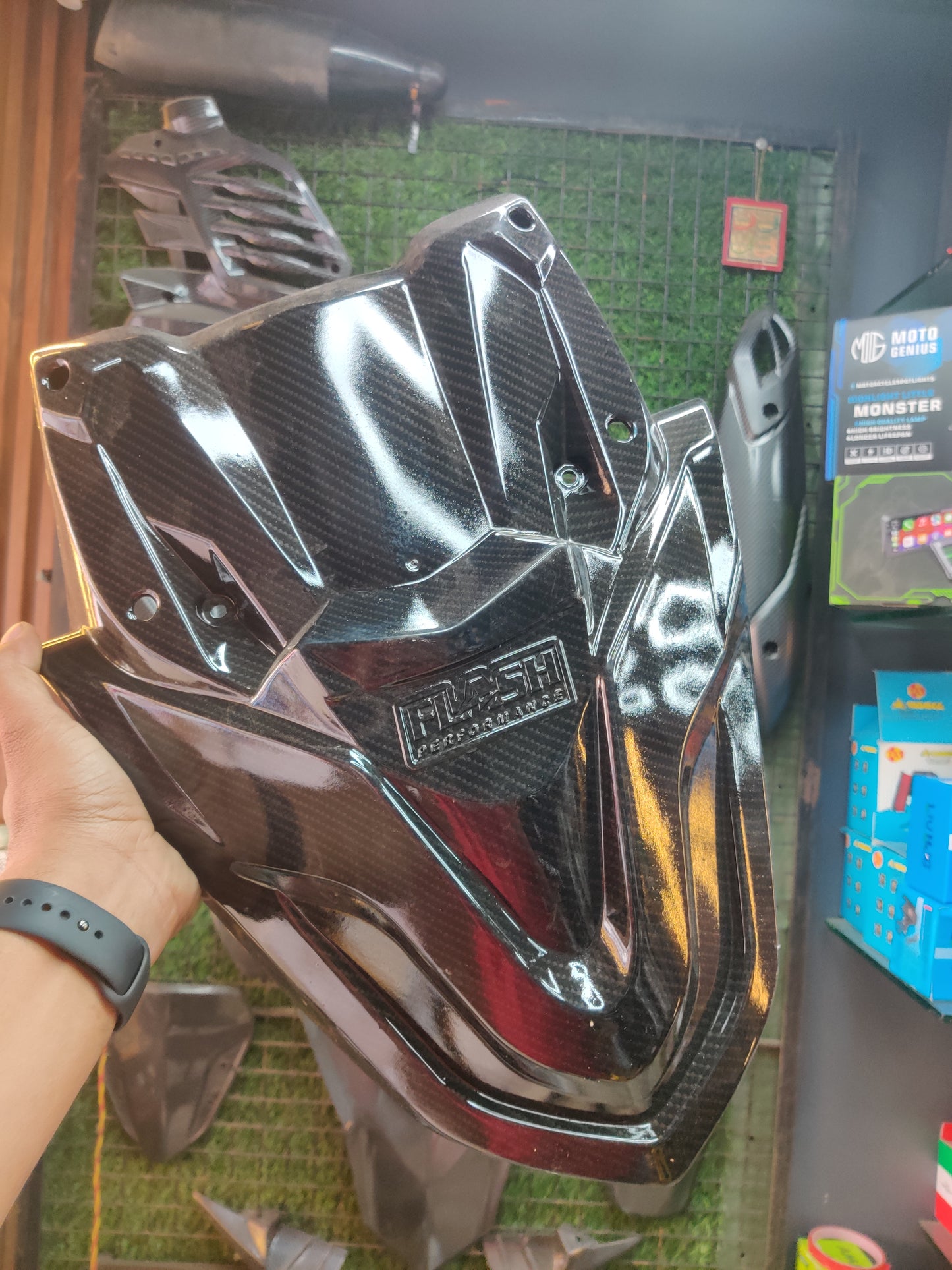 Flash Performance CARBON FIBRE FINISH FORZA KIT FOR SUZUKI BURGMAN STREET 125 (STD/EX/BT)